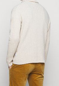 NN.07 Maglione - off-white