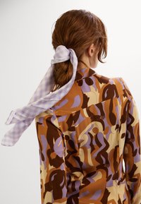 Pieces PCHENNO SQUARE SCARF - Lenço - lavendula