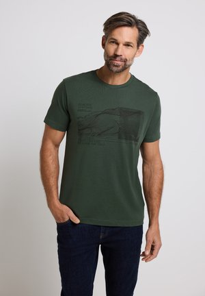 Groene katoen t-shirt met korte mouwen, voorzien van een grafische print op de voorkant met golvende lijnen en tekstopmaak.