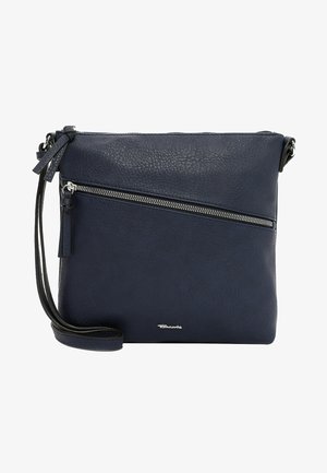 Bolso cruzado de piel en color navy con un acabado texturizado, un bolsillo delantero con cremallera y una correa extraíble. Incluye un pequeño detalle con el logotipo.