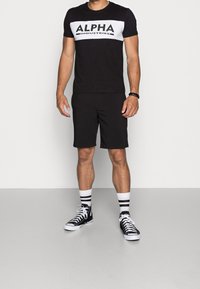 Alpha Industries Triko s potiskem - black