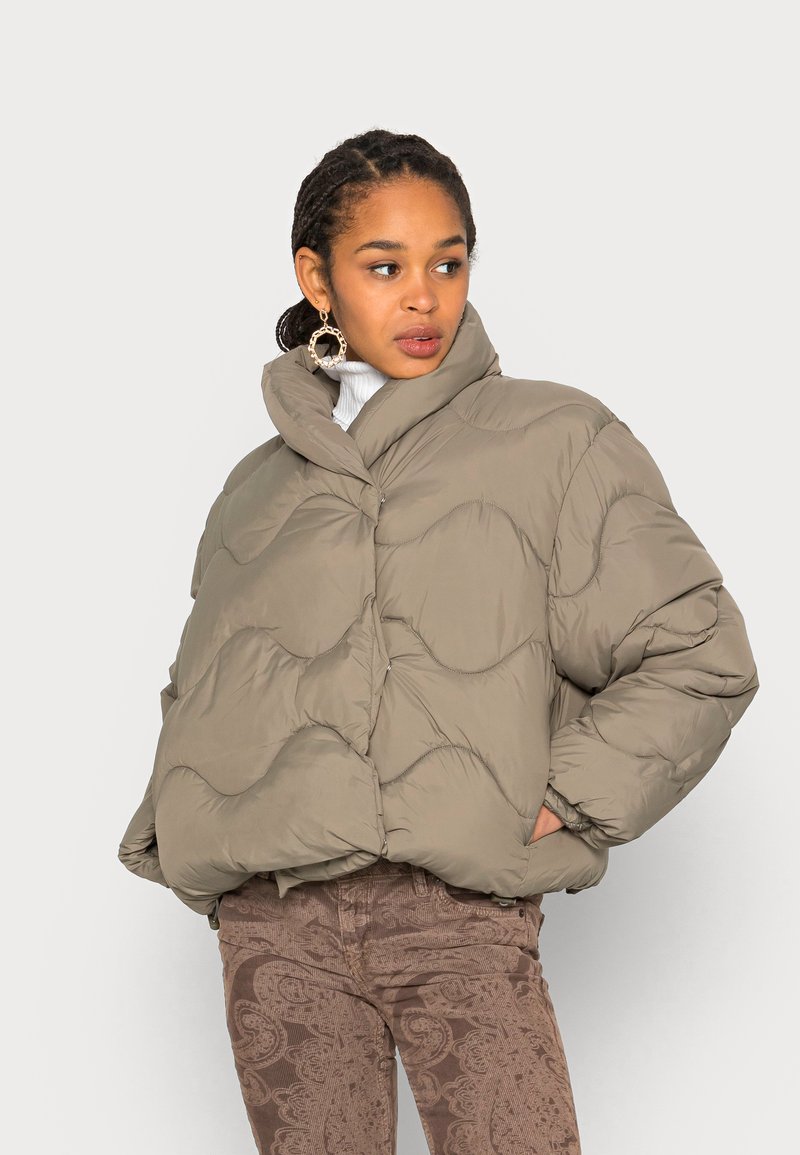 Weekday BRIGHT PUFFER JACKET - Casaco de inverno - grey/beige