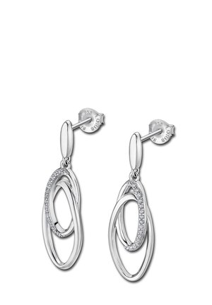 Boucles d'oreilles en argent présentant des formes ovales entrelacées avec une finition texturée. Un ovale est orné de petits cristaux transparents pour ajouter de l'éclat.