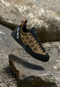 Δεν επιλέχθηκε, cardboard/footwear white/core black