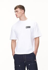 Pegador ANTIGUA BOXY TEE - Apdrukāts T-krekls - white