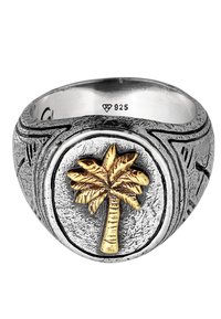 Silvring med en texturerad design och en central guld palmträd accent. Stämplad med "925" vilket indikerar kvaliteten av sterlingsilver.
