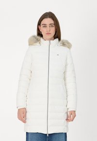 Tommy Jeans ESSENTIAL HOODED  - Páperový kabát - white