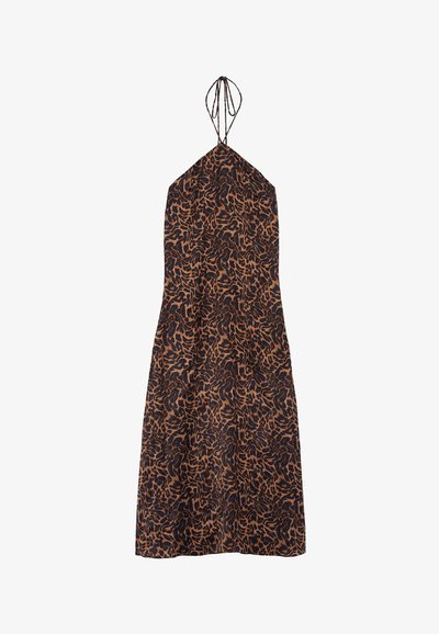 Robe style halter avec une coupe fluide, présentant un motif abstrait noir et marron sur un tissu léger. Se noue au cou.