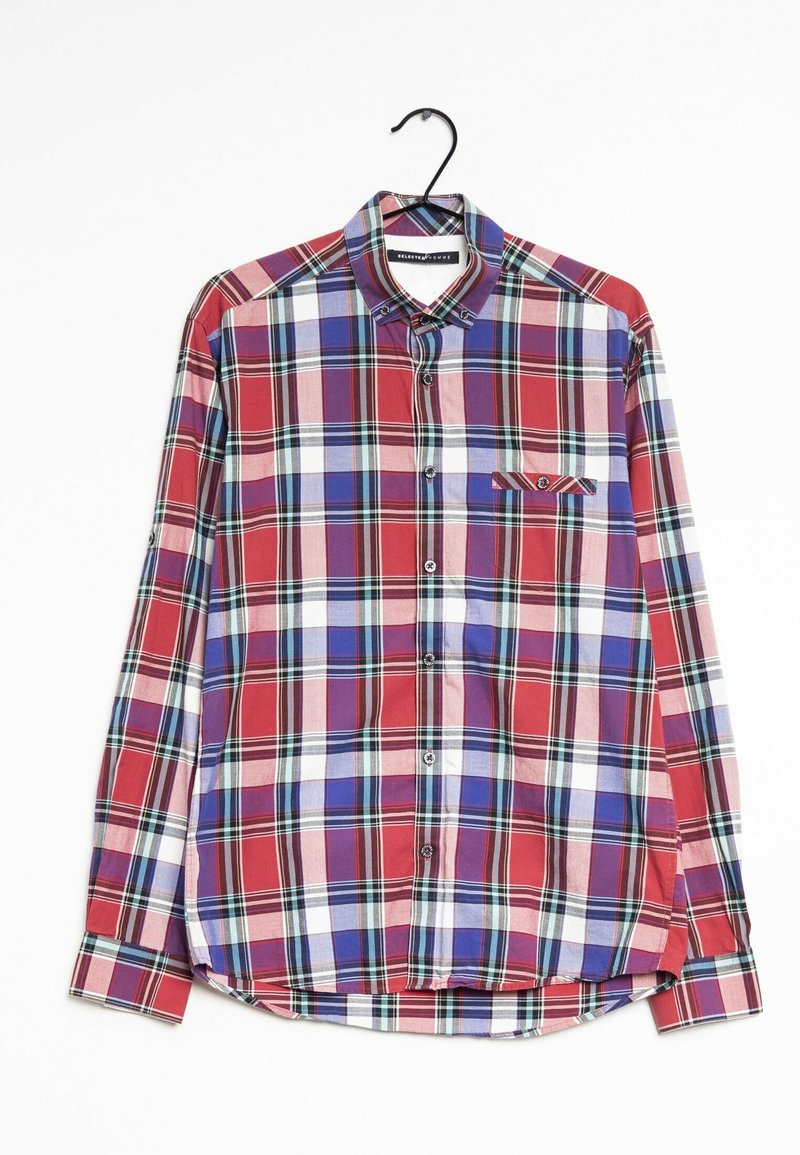 Camicia scozzese rossa e blu con colletto button-down, taschino sul petto, e maniche lunghe con polsini a bottoni, realizzata in tessuto leggero.