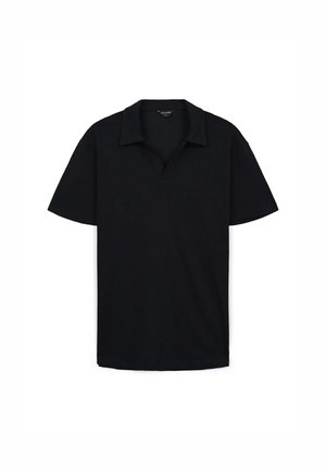 Schwarzes Kurzarm-Polohemd mit einem geraden Kragen, aus einem weichen Stoff gefertigt, mit einem schlichten Design und ohne sichtbare Muster oder Verzierungen.