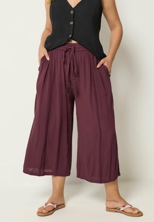 Yours Clothing, PLUS SIZE CROPPED TROUSERS - Stoffhose - plum