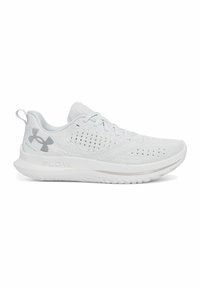 Chaussure de sport blanche avec une tige en tricot texturé, des perforations respirantes, un rembourrage léger et une semelle en caoutchouc dotée d'un motif de bande de roulement ondulée.