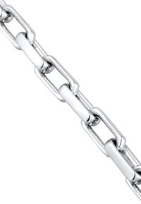 Chaîne en métal argenté présentant des maillons ovales allongés avec une surface brillante et des bords lisses, affichant un agencement symétrique.