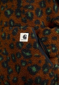 Carhartt WIP ELLIOT HIGH NECK LINER - Pulover iz flisa - camo leo/tamarind/black