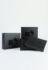 Black cardboard boxes with a glossy finish. One box is open, displaying a smooth interior. Each features a black design with "DL" and a horse emblem.