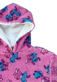 Felpa rosa con un interno bianco morbido e soffice. Presenta un motivo ripetuto di coniglietti in cartone animato blu e marrone. Chiusura con zip sul davanti.