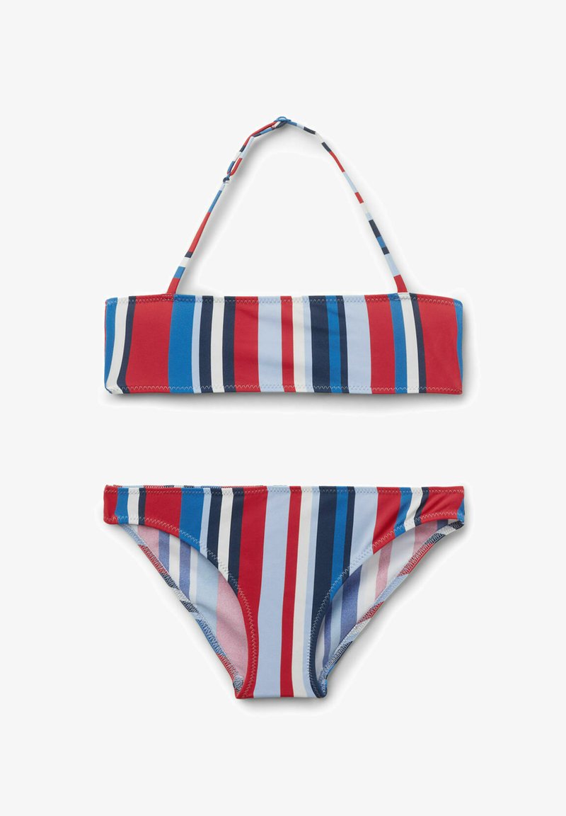 Gestreiftes Bikini-Set mit einem Bandeau-Oberteil und passendem tief geschnittenem Bottom. Die Farben umfassen Rot, Blau und Weiß mit unterschiedlichen Streifenbreiten.
