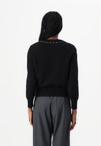 kate spade new york EMBELLISHED V NECK - Džemperis - black