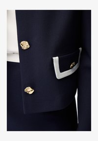 Ausgewählt, navy blue