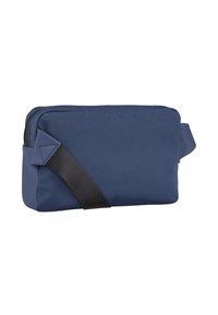 Borsa cosmetica di colore blu navy, con forma rettangolare, realizzata in tessuto resistente. Presenta una tracolla nera e una chiusura con zip superiore per un facile accesso.