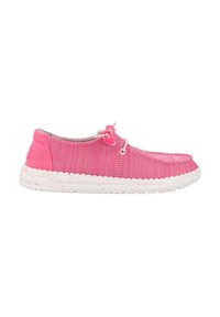 Zapato de punto rosa con un acabado texturizado, suela blanca con manchas y cordones. Presenta una punta redondeada y un cuello suave y acolchado.