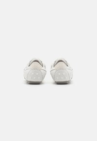 MICHAEL Michael Kors SUSIE TRAINER - Sneakers - optic white