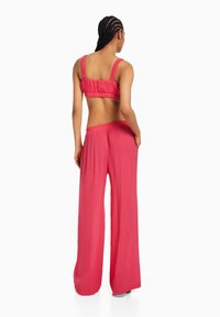 Bershka Kalhoty - coral