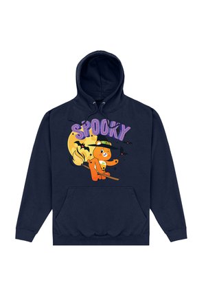 Granatowy hoodie z przednią kieszenią, na którym znajduje się rysunkowy niedźwiedź w czapce czarownicy, latający na miotle, z napisem "STRASZNY" i grafiką żółtego księżyca.