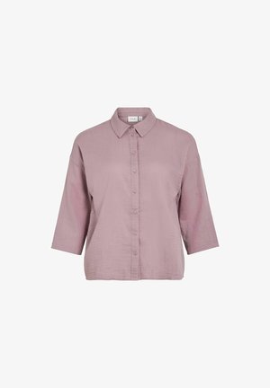 Licht mauve knoopshirt met een kraag, driekwartmouwen en een zachte, gestructureerde stof; heeft een vierkante silhouet.
