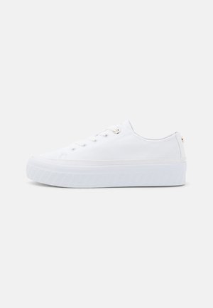 Sneakers - white