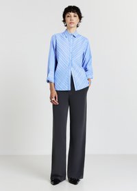 Calliope A RIGHE DIAGONALI - Hemdbluse - var celeste