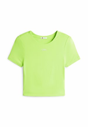 Limoengroene cropped T-shirt met korte mouwen, ronde hals en een klein wit logotekstje onder de kraag in het midden.