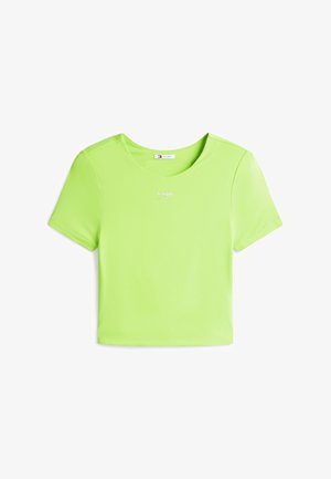 Limettengrünes, kurzgeschnittenes T-Shirt mit kurzen Ärmeln, rundem Halsausschnitt und kleinem weißen Logo-Text mittig unter dem Kragen.