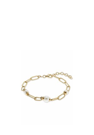 Bracelet chaîne en or avec des maillons larges et trois perles blanches rondes régulièrement espacées, doté d'un fermoir mousqueton et d'une chaîne d'extension réglable.