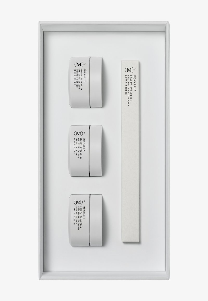 Ensemble dans une boîte blanche comprenant trois contenants ronds et un outil rectangulaire. Les contenants portent des étiquettes à texte noir ; finition mate avec bords arrondis.