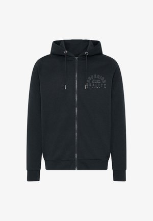 Juodas užtrauktukas švarkas, pagamintas iš minkštos medžiagos. Yra reguliuojama kapota ir priekinis raštas "SUPERIOR QUALITY". Riebi apykaklė ir apačia.