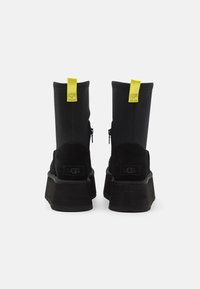 UGG Botines con plataforma - black