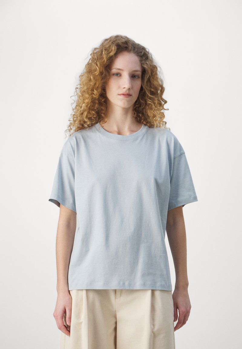 Filippa K LOOSE FIT TEE - Jednoduché tričko - dove blue