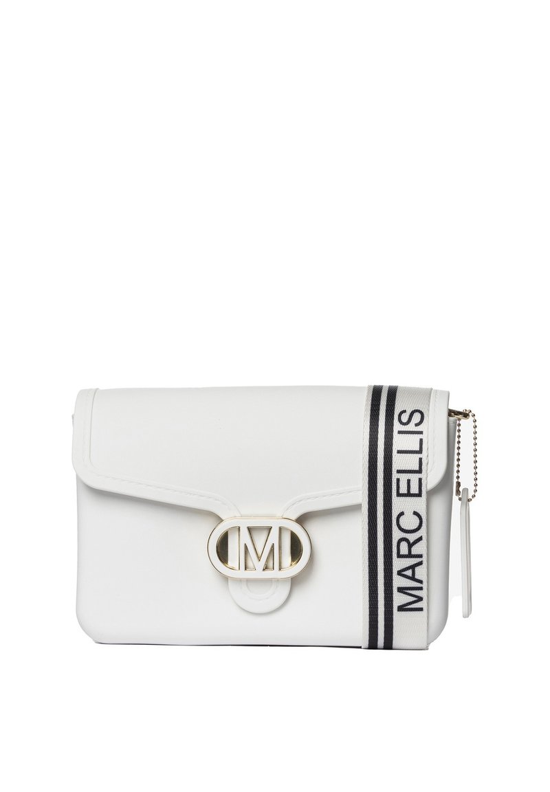 Clutch in pelle bianca con dettagli in oro, logo ovale e tracolla a righe bianche e nere etichettata "MARC ELLIS." Texture liscia e chiusura a battente.