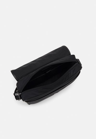 Emporio Armani MESSENGER MAN UNISEX - Borsa a tracolla - black