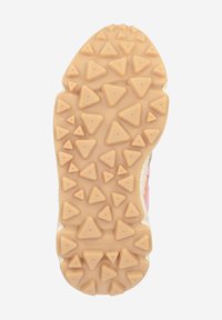 Semelle de chaussure en caoutchouc beige texturé avec de petites lugs triangulaires pour l'adhérence ; nom de la marque "Flower Mountain" embossé.