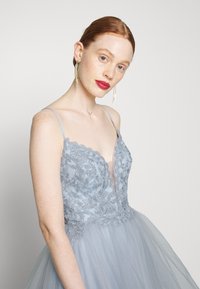 Mascara Roupa de cerimónia - misty blue