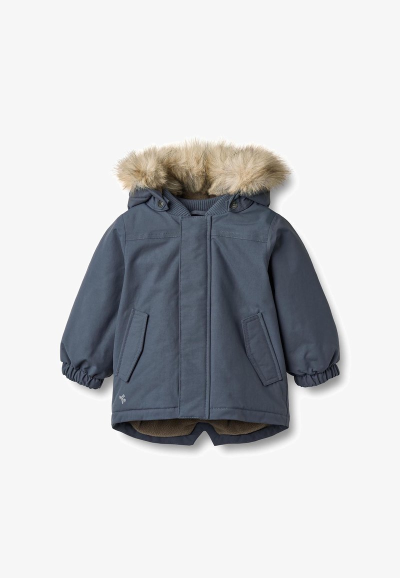 Szara ocieplana parka z kapturem wykończonym futrem, elastycznymi mankietami, dwoma przednimi kieszeniami i miękką podszewką wewnętrzną. Prosty fason z funkcjonalnymi detalami.