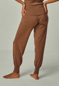 YOU LOOK PERFECT BELLA - MERINO WOOL LOUNGEWEAR - Nachtwäsche Hose - cognac