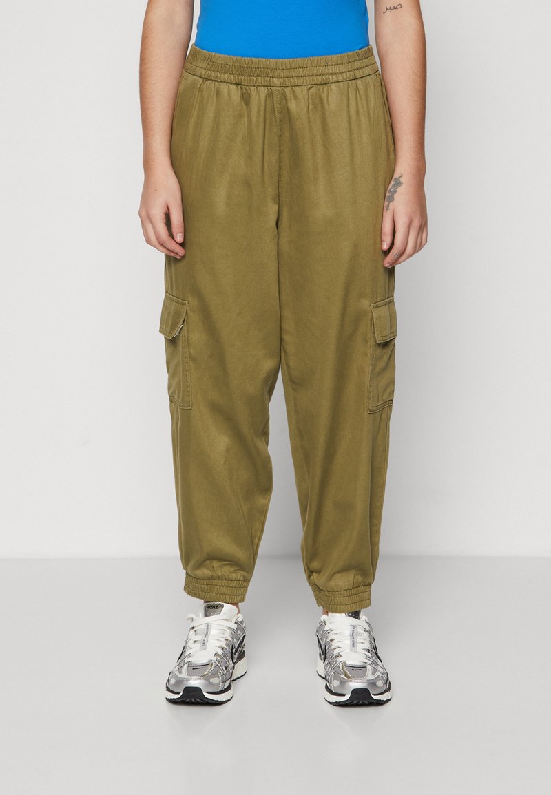 ONLY Petite - ONLFADUMA LIFE CARGO - Cargohose - capulet olive, Vergrößern