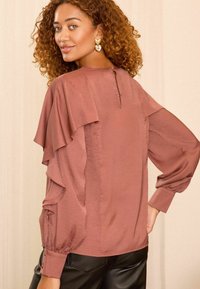 Love & Roses PETITE FIT - BOW DETAIL DRAPE  - Blúz - pink