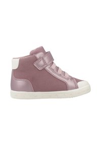 Sneaker alta per bambini di un rosa polveroso con suola e punta in gomma bianca, dotata di cinturino in Velcro e lacci su uno sfondo bianco.