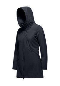 Zwarte softshelljas met een capuchon, voorzien van een rits aan de voorkant en zijzakken met rits. Gladde textuur en gestroomlijnd ontwerp.