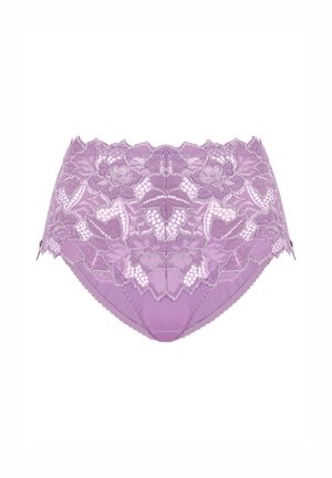 Lavendel kant slip met bloemen patroon, gaasdetails en een gladde satijnen achterkant, met geschulpte randen voor een decoratieve afwerking.