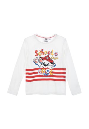 Weißes Langarmshirt mit einem Cartoon-Hundedesign und rotem sowie gelbem Text, der "Schultage COOLE Tage" liest, sowie horizontalen roten Streifen.